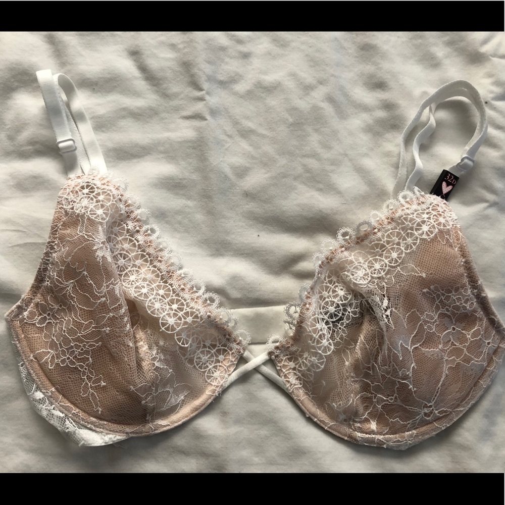 Very Sexy Push Up w/o padding.